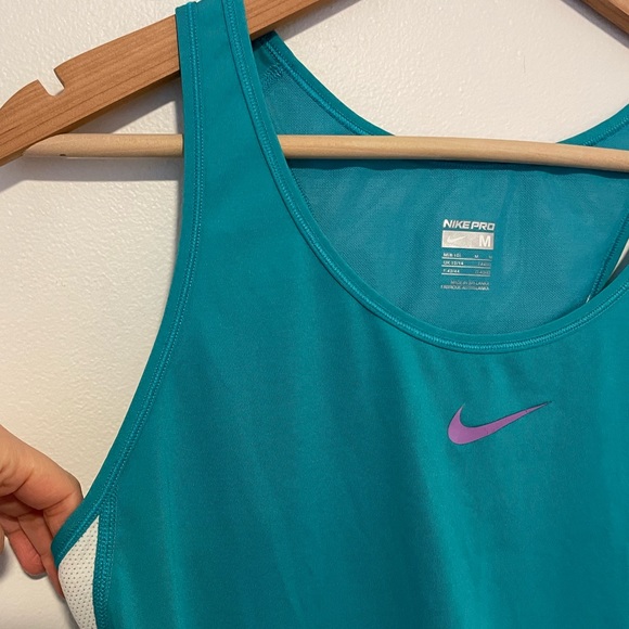 Nike ProWomen’s M Vintage Teal Dri-Fit Tank - Picture 7 of 8